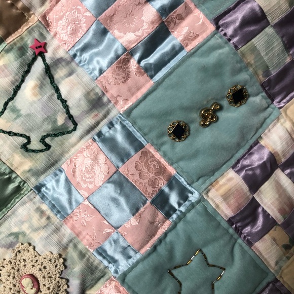 Exquisite handmade quilted vintage tree skirt - Picture 5 of 16